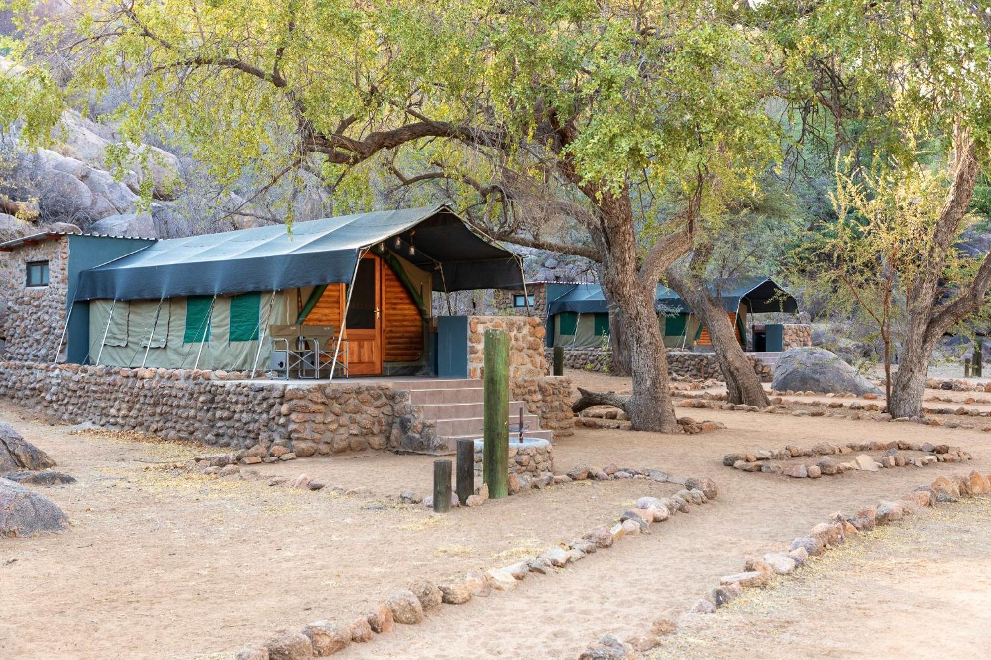 Ondundu Lodge Kamanjab 外观 照片